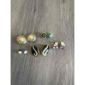 5 pairs of Vintage Clip on Earrings Carolee Sarah Coventry And Lisner Assorted